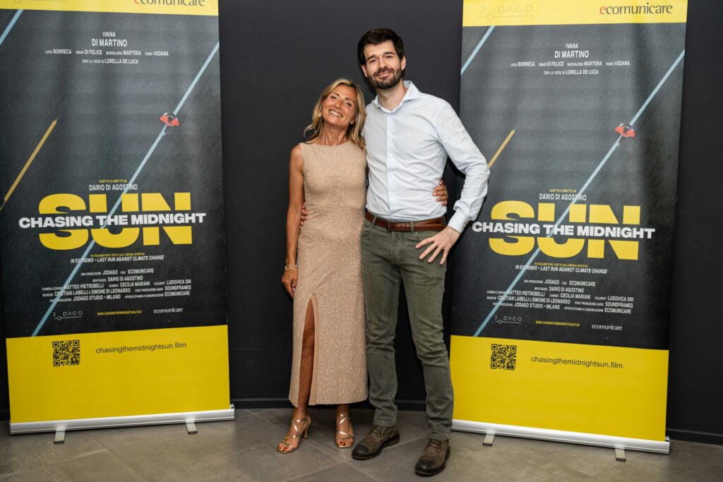 Ivana Di Martino e Dario Di Agostino in posa acanto alla locandina del film Chasing the midnight sun