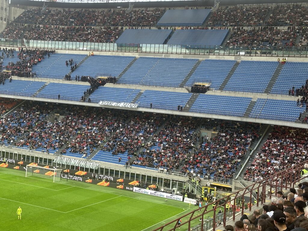 Protesta tifosi Milan